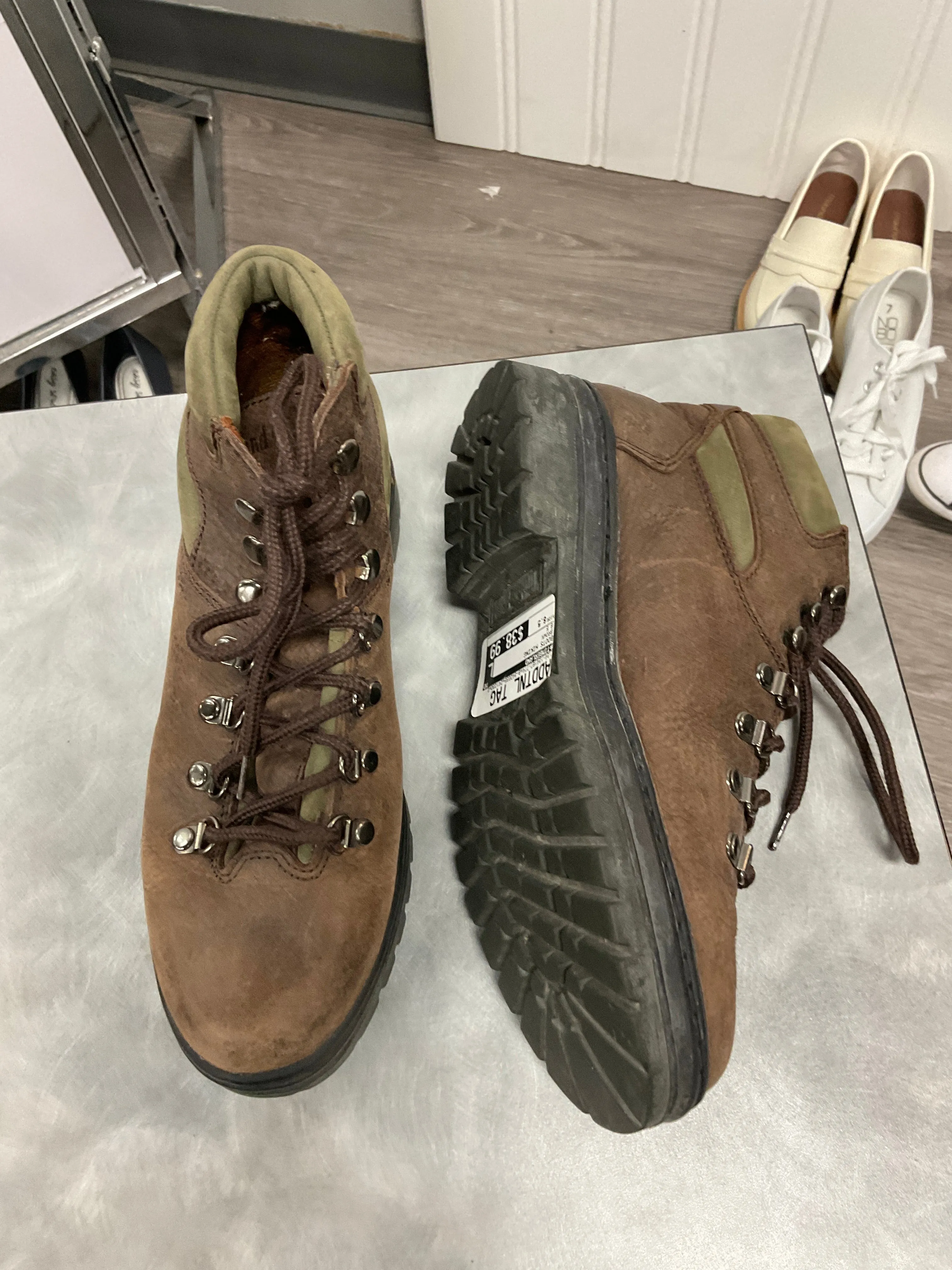 Boots Hiking By Timberland In Brown, Size: 8.5