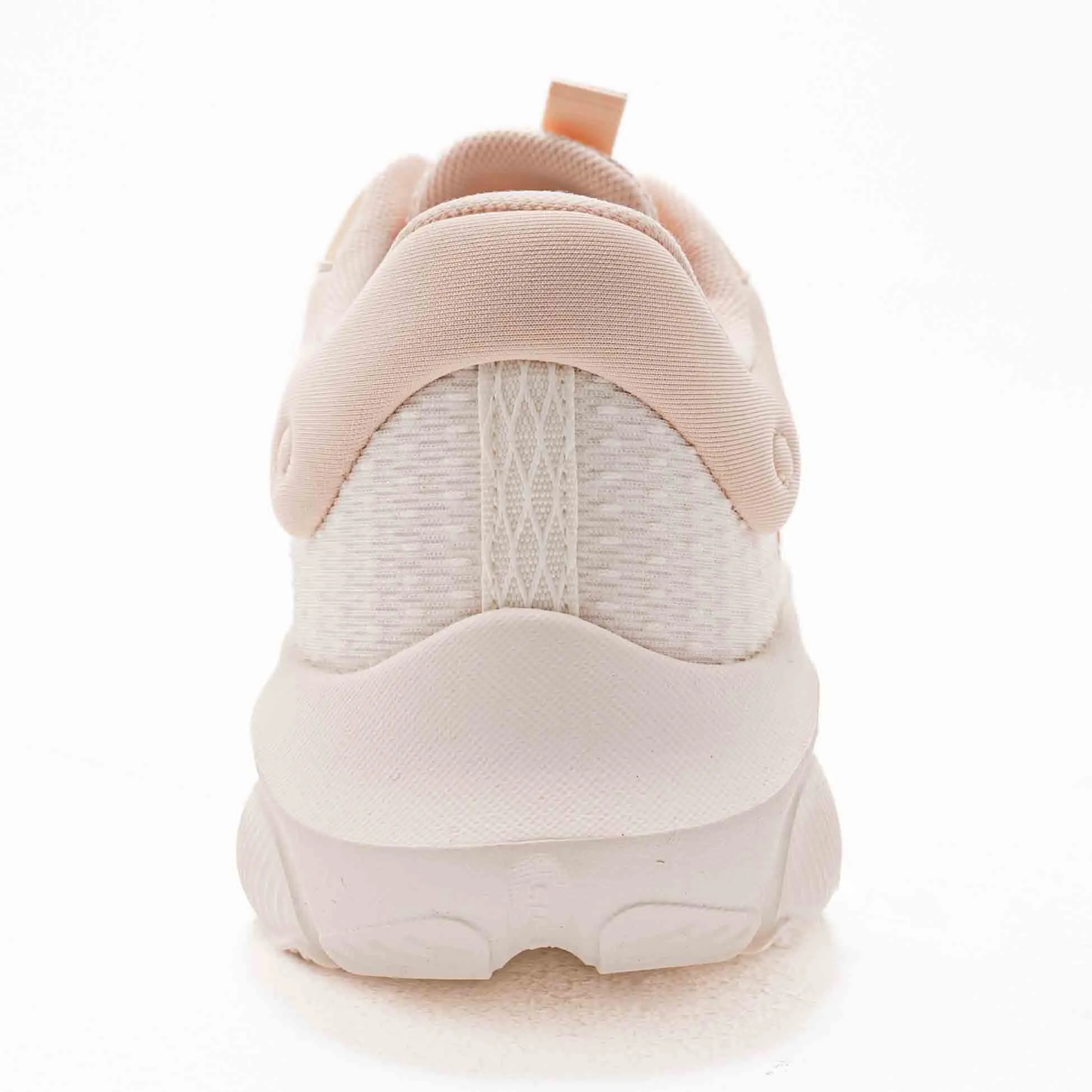 CROSS-TRAINING SHOES